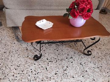 Tavolino in legno e ferro battuto