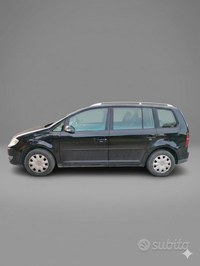 VOLKSWAGEN Touran