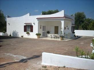 Ostuni br villa con trullo estate