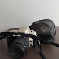 macchina fotografica con rullino 