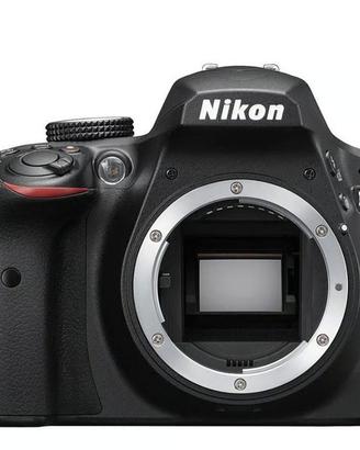 macchine fotografiche e obbiettivi Nikon e Tokina