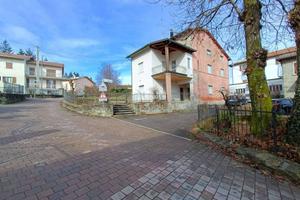 Casa indipendente di 180 m² con 5 locali e box aut