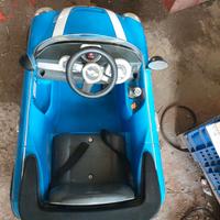 Auto elettrica giocattolo