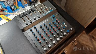 Mixer Alesis Multimix 8 USB FX