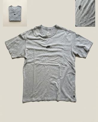Nike The Nike Tee grigia logo ricamato - taglia M