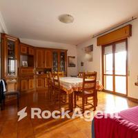 AMPIO APPARTAMENTO LUMINOSO CON ASCENSORE