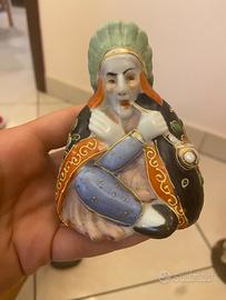 Statuetta in porcellana cinese