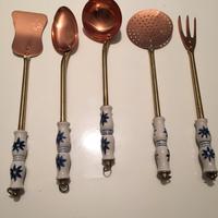 Set cucina in rame e ceramica decorata