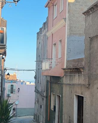 Palazzina su tre livelli  a Sennori