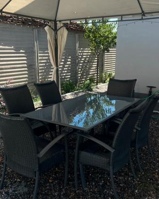 Tavolo da esterno + 6 sedie – €60