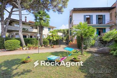Villa di 180 m² con più di 5 locali e box auto dop