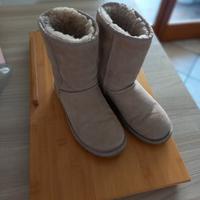 UGG 37