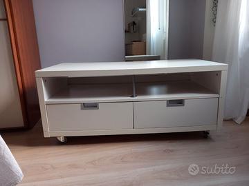 Mobile Ikea con cassettoni