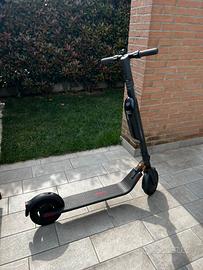 Ninebot E45E di Segway  kickscooter
