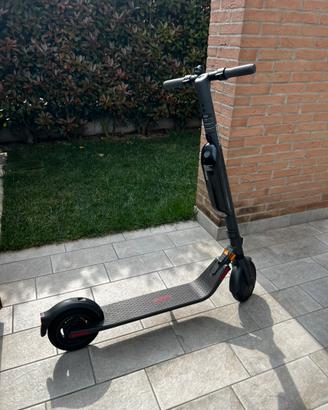 Ninebot E45E di Segway  kickscooter
