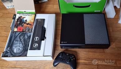 XBOX ONE 500Gb + 2 joistick + Kinet + 16giochi