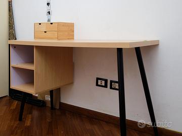 Scrivania con doppio cassetto