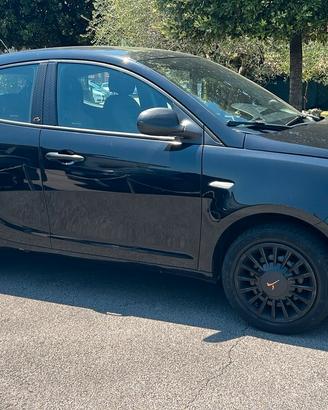 Lancia Ypsilon 1.2 69 CV 5 porte GPL Ecochic Gold 