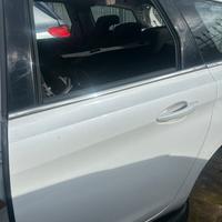 Vendiamo portiera post sx Peugeot 308 sw 2015