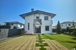 VILLA A SCHIERA D'ANGOLO A TREVIGNANO