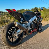 Aprilia rsv4 factory