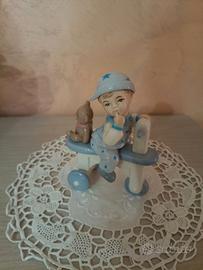 Statuetta in ceramica bambino marchiato Navel.