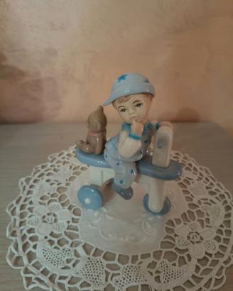 Statuetta in ceramica bambino marchiato Navel.