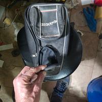 piccola borsa da moto calamitata.