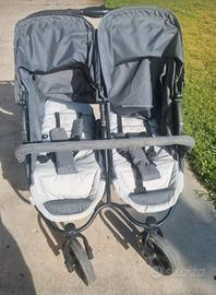 Passeggino gemellare/fratellare