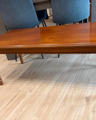 tavolino in legno massello elegante
