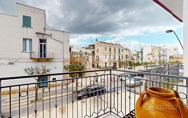 NUOVO PREZZO! Ampio 4 vani in zona centrale, 1°p a