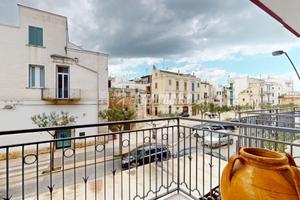 NUOVO PREZZO! Ampio 4 vani in zona centrale, 1°p a