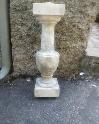 colonna antica in marmo da restaurare