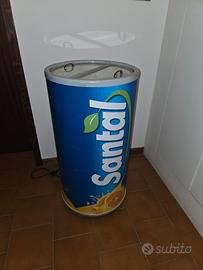 frigorifero a forma di  lattina  con rotelle 