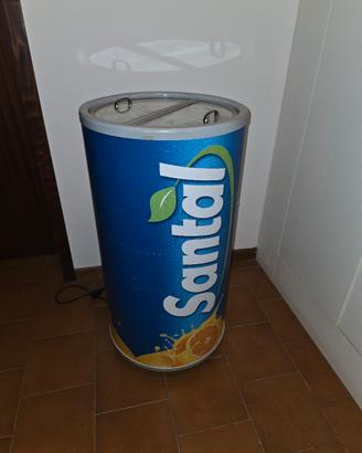 frigorifero a forma di  lattina  con rotelle 