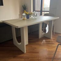 Tavolo in microcemento