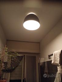 lampadari, più applique di Artemide..