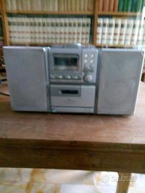 Radio marca Irradio e Floppy drive usb