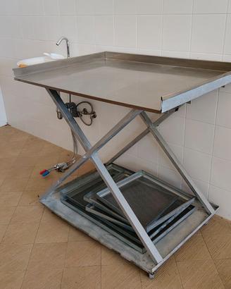 Tavolo da lavoro in acciaio con bordo (145x74x92)