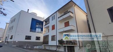 Appartamento di 140 m² con 5 locali e box auto a A