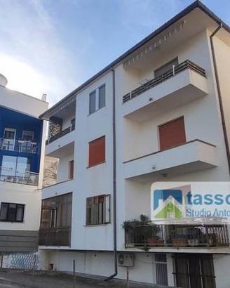 Appartamento di 140 m² con 5 locali e box auto a A