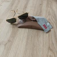 Ray ban modello Caravan.