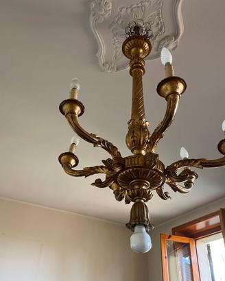 Lampadario in legno dorato con 6 punti luce