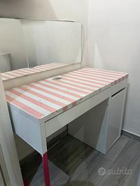 Scrivania Ikea con specchio