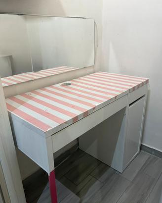 Scrivania Ikea con specchio