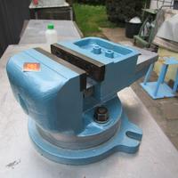 Morsa radiale girevole