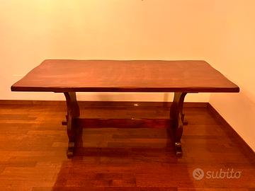Tavolo in legno massello
