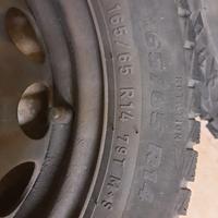 4 cerchi + gomme invernali + copricerchi 