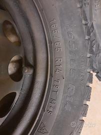 4 cerchi + gomme invernali + copricerchi 