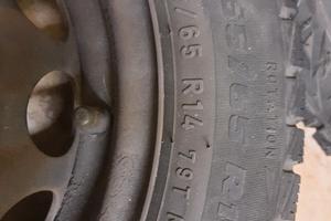 4 cerchi + gomme invernali + copricerchi 